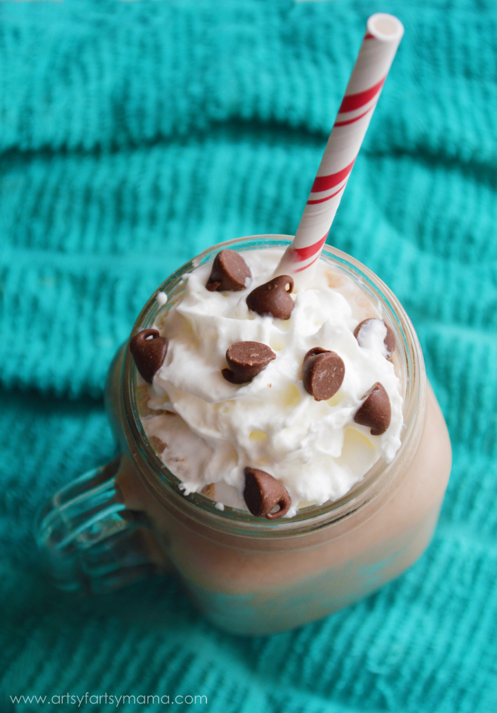 Breakfast Chocolate Milkshake Smoothie at artsyfartsymama.com #BreakfastEssentials #easyrecipe