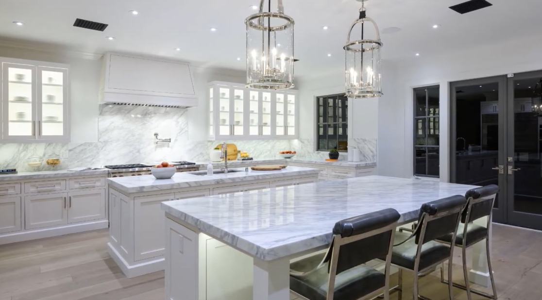 Tour 14023 Aubrey Rd, Beverly Hills, CA vs. 31 Interior Design Photos