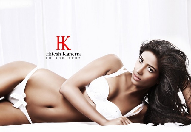 Poonam Pandey Sexy Bikini Photoshoot Pics - HOT