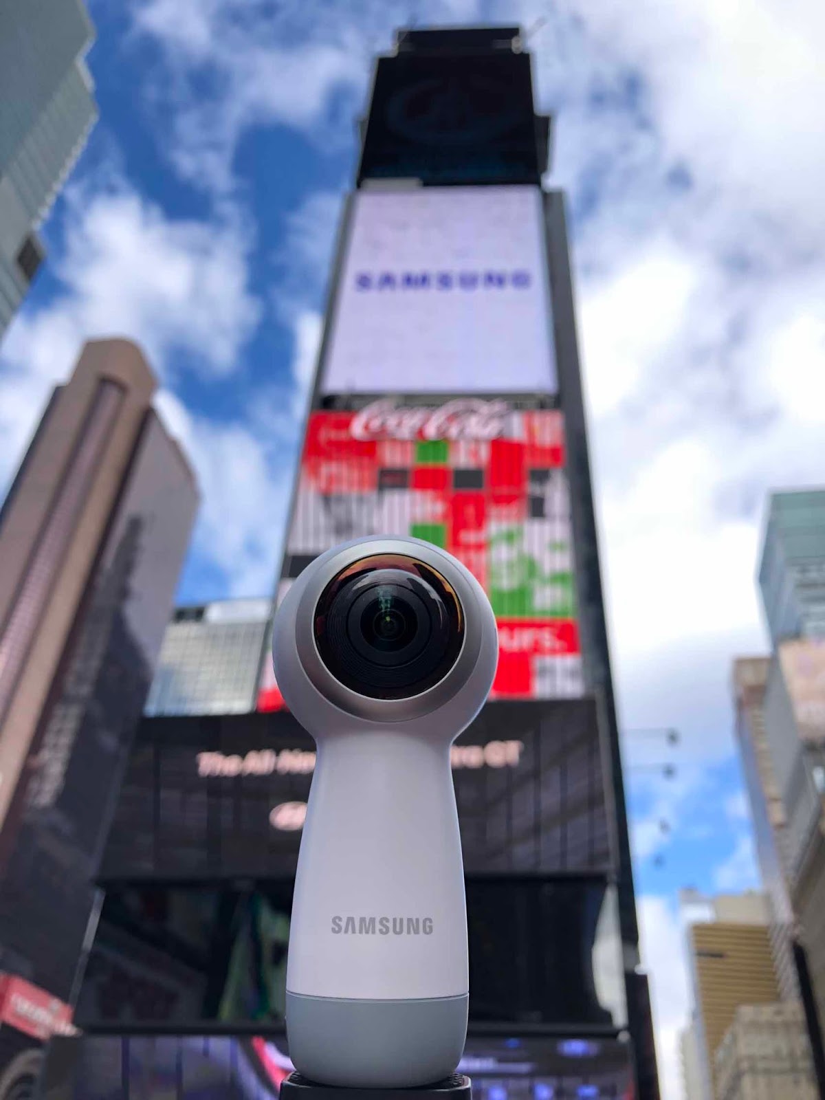 Times Square ja Samsung Gear 360 -kamera Times Squaren mainostaulut