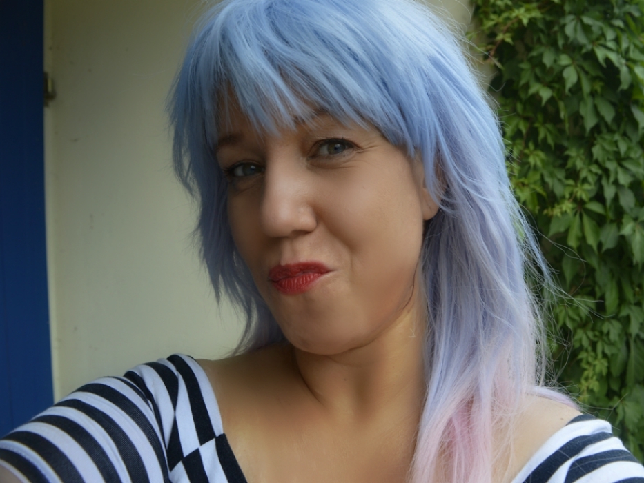 Yellow Bag and striped Shirt - Outfit with High waisted Skater Skirt, striped shirt and leather mules; posted by Annie K, Fashion Blogger, Founder, CEO and writer of ANNIES BEAUTY HOUSE - a german fashion and beauty blog