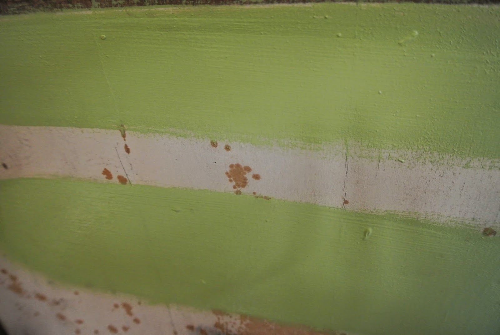 Madame Butterfly Chalky Paint Round Brush vs Flat Brush when painting