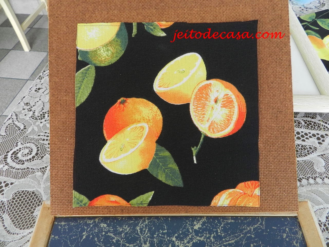 tecido decorativo com estmapa de frutas citricos