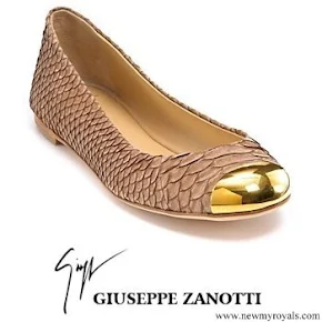 Queen Maxima wore Giuseppe Zanotti gold flats