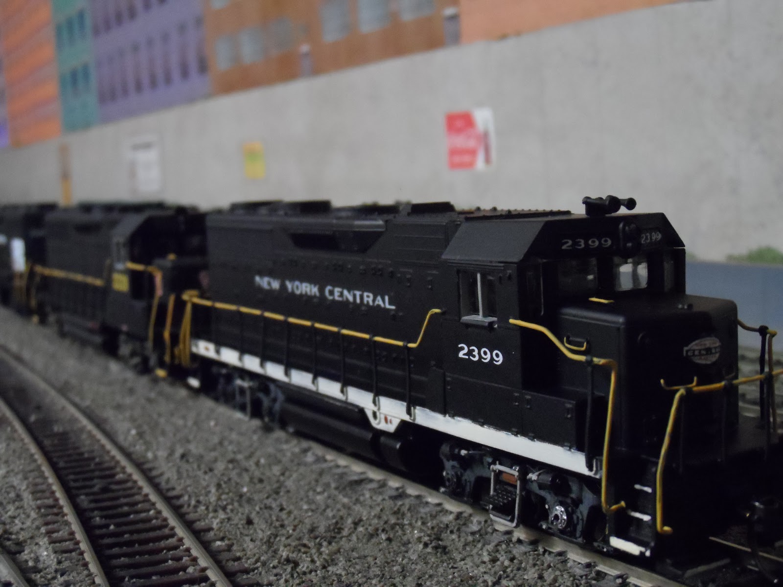 New York Central Train Layout: New York Central GP35 #2399