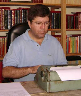 O jornalista, historiador, escritor e poeta Roberto Fortes