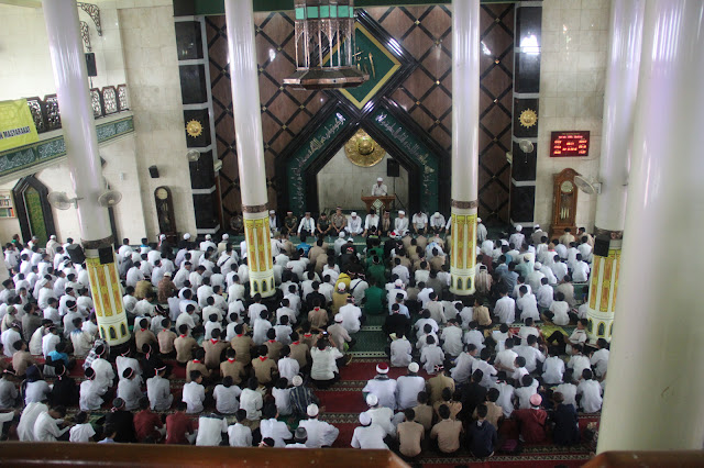 Patut Dicontoh, Masjid Agung Ciamis Gelar Tarawih 1 Juz Semalam! Patut Dicontoh, Masjid Agung Ciamis Gelar Tarawih 1 Juz Semalam!