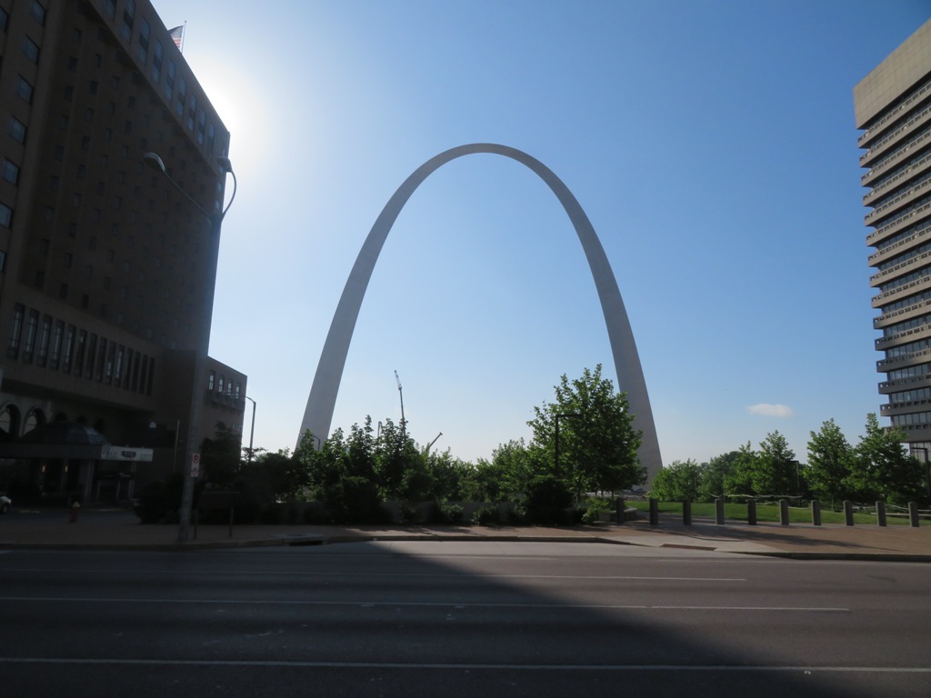 goldenshoe RV trip: The St Louis Arch