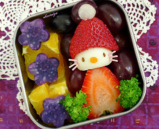 Hello Kitty  Santa fruit salad bento box for Christmas