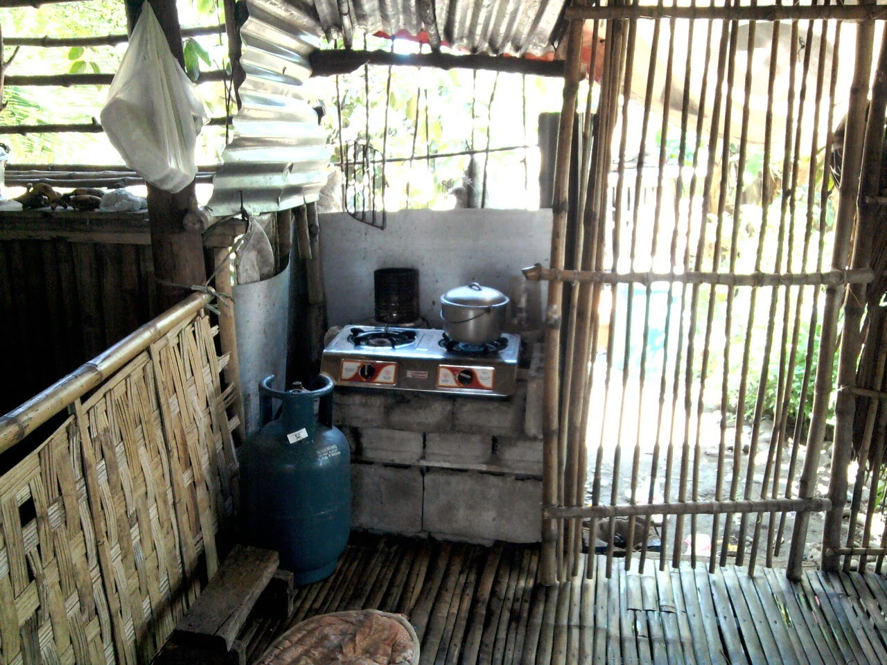 RiceLand and Mangoes: Our Humble Bahay Kubo in Bayto