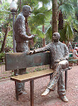 Escultura - Carlos Drumond de Andrade e Mario Quintana;