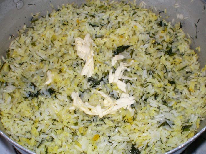 Рис с укропом и луком. Плов с укропом. Плов укроп. Тмин в плов. Азербайджанский плов с укропом.