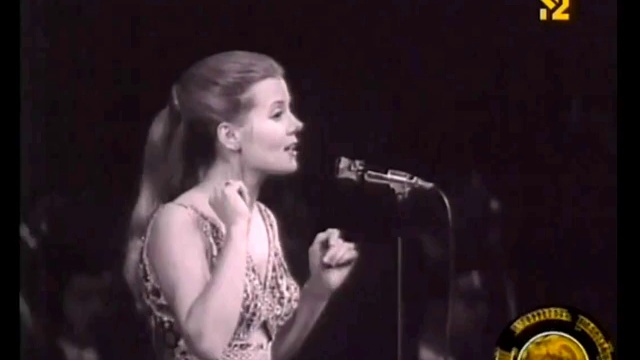 Музыкальный портрет золушки. Теона золушка. Сенчина золушка. Золушка песня сенчина слушать. Золушка в исполнении людмилы сенчиной.