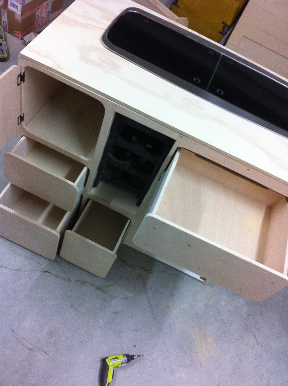 KUKUARRI GRAN VOLUMEN & CAMPERS: MOBILIARIO