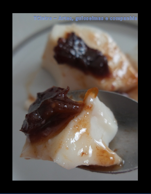 doce de ameixa preta em calda; manjar de coco; sobremesa de coco; manjar branco com ameixa preta