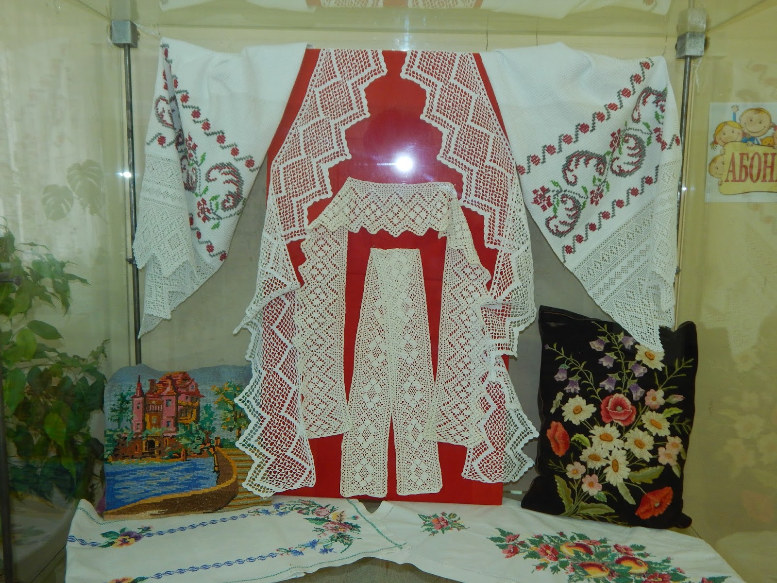 удмуртская красотка. женщина лето. живет в народе красота. "живет в народе красота" название мероприятия. картинки девушка радуется.