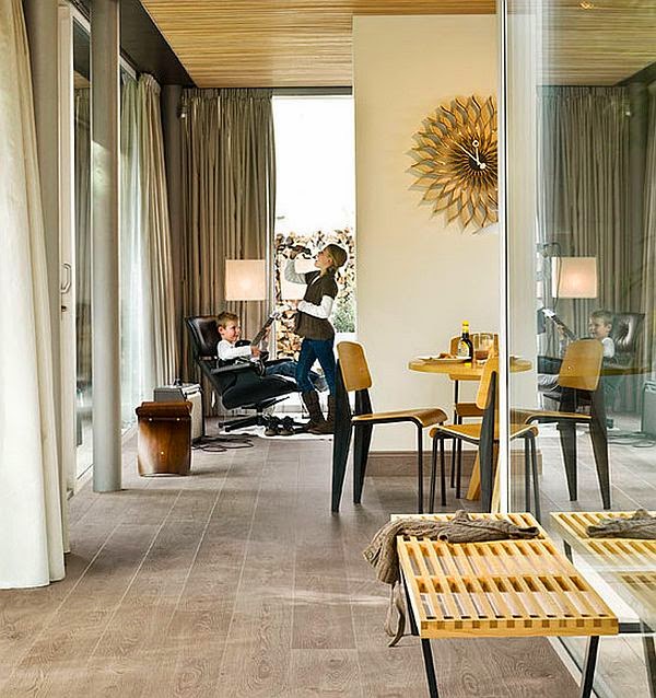 Wooden house: the floor