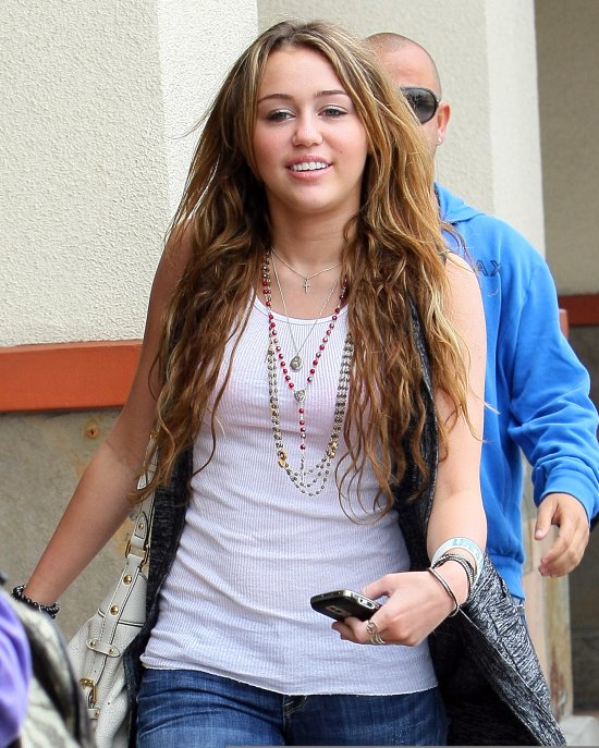 teen celebrity miley cyrus rencently hairstyle long wavy hairstyle ...