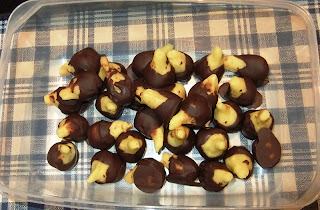 GretalRabbit Writes: Time to marzipan your Christmas cake!