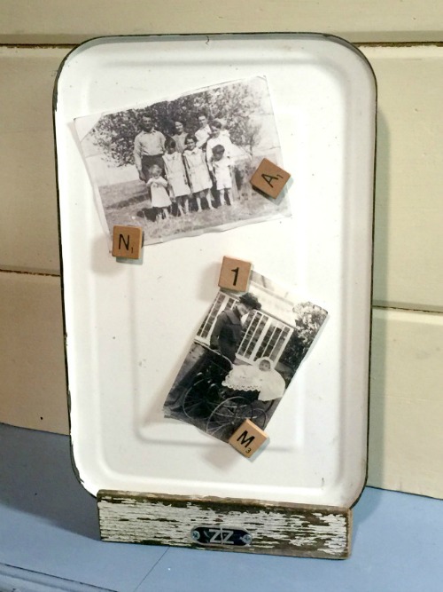 How to Create an Enamelware Magnet Board with a Chippy Easel www.homeroad.net