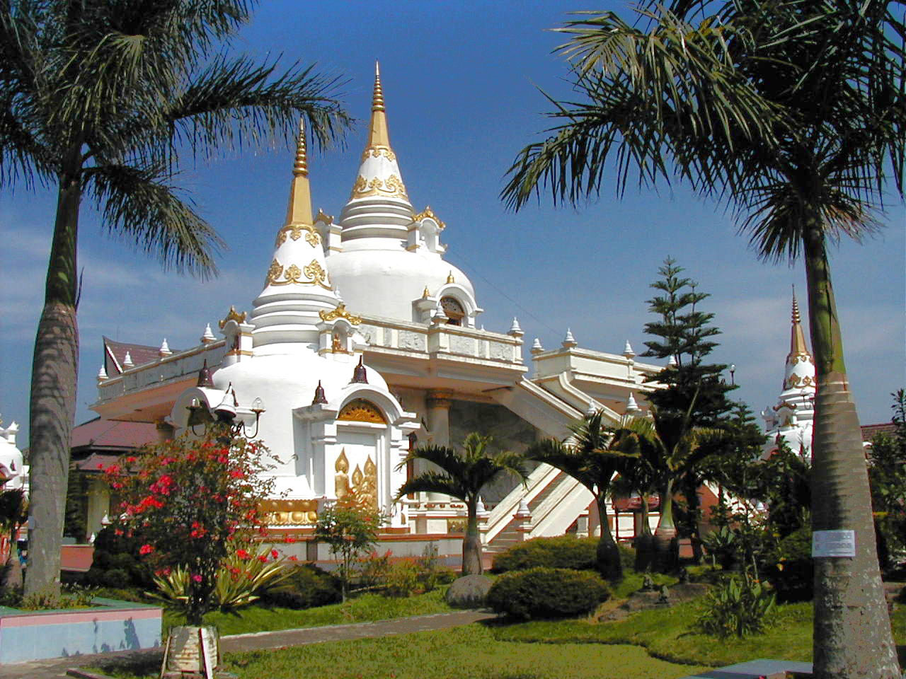 Crystal Light: Vihara Vipassana Graha Crystal Light: Vihara Vipassana Graha
