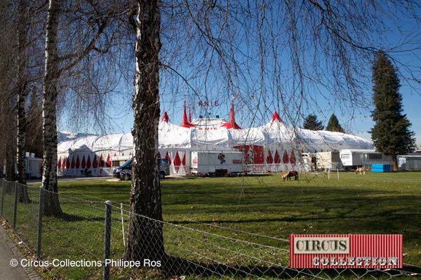 la tente d'entrée du Cirque Knie 2013