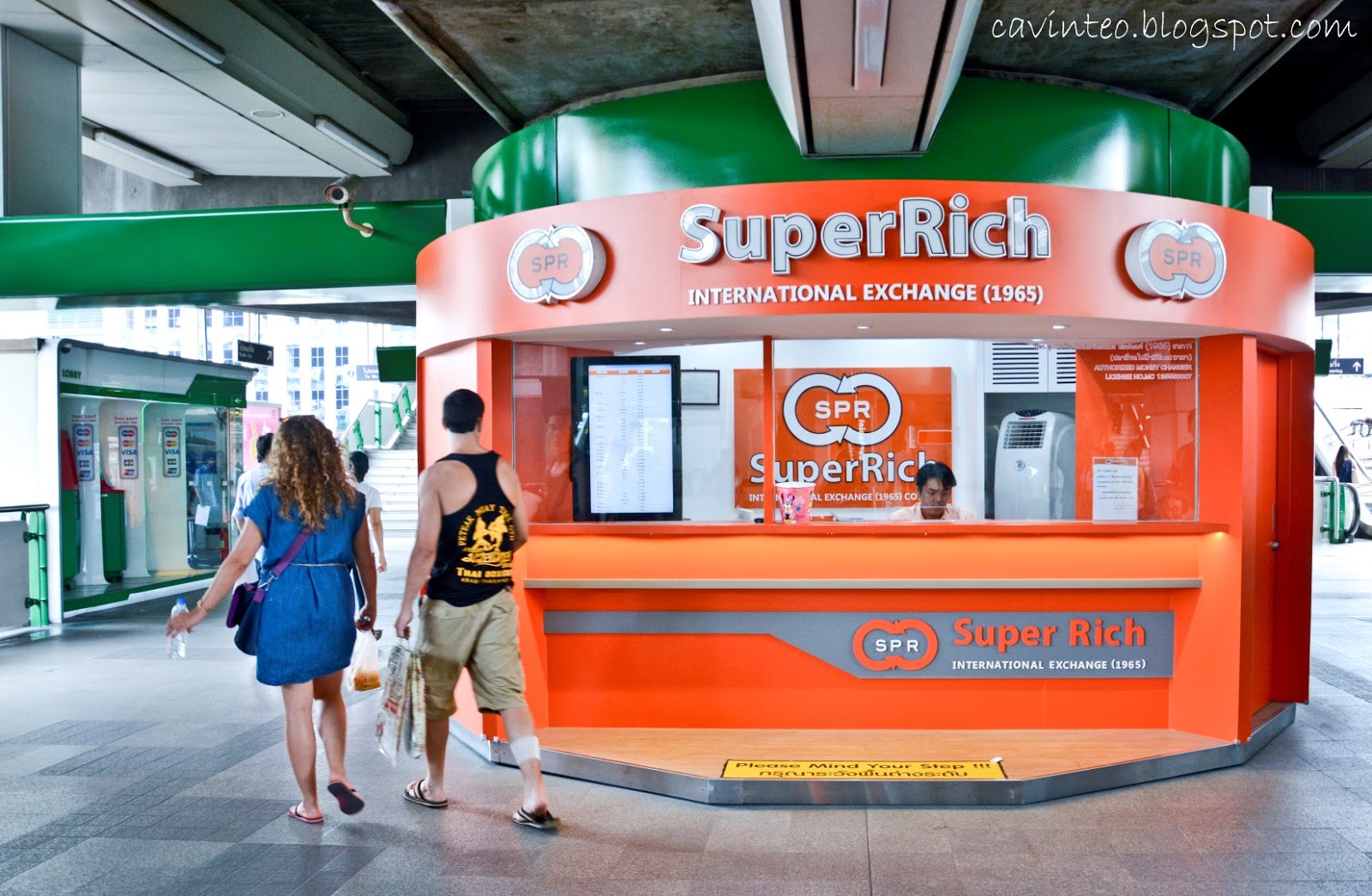 Обмен бангкок. Super Rich. Super Rich Bangkok. The Rich and the super-Rich. Супер Рич Бангкок Обменник.