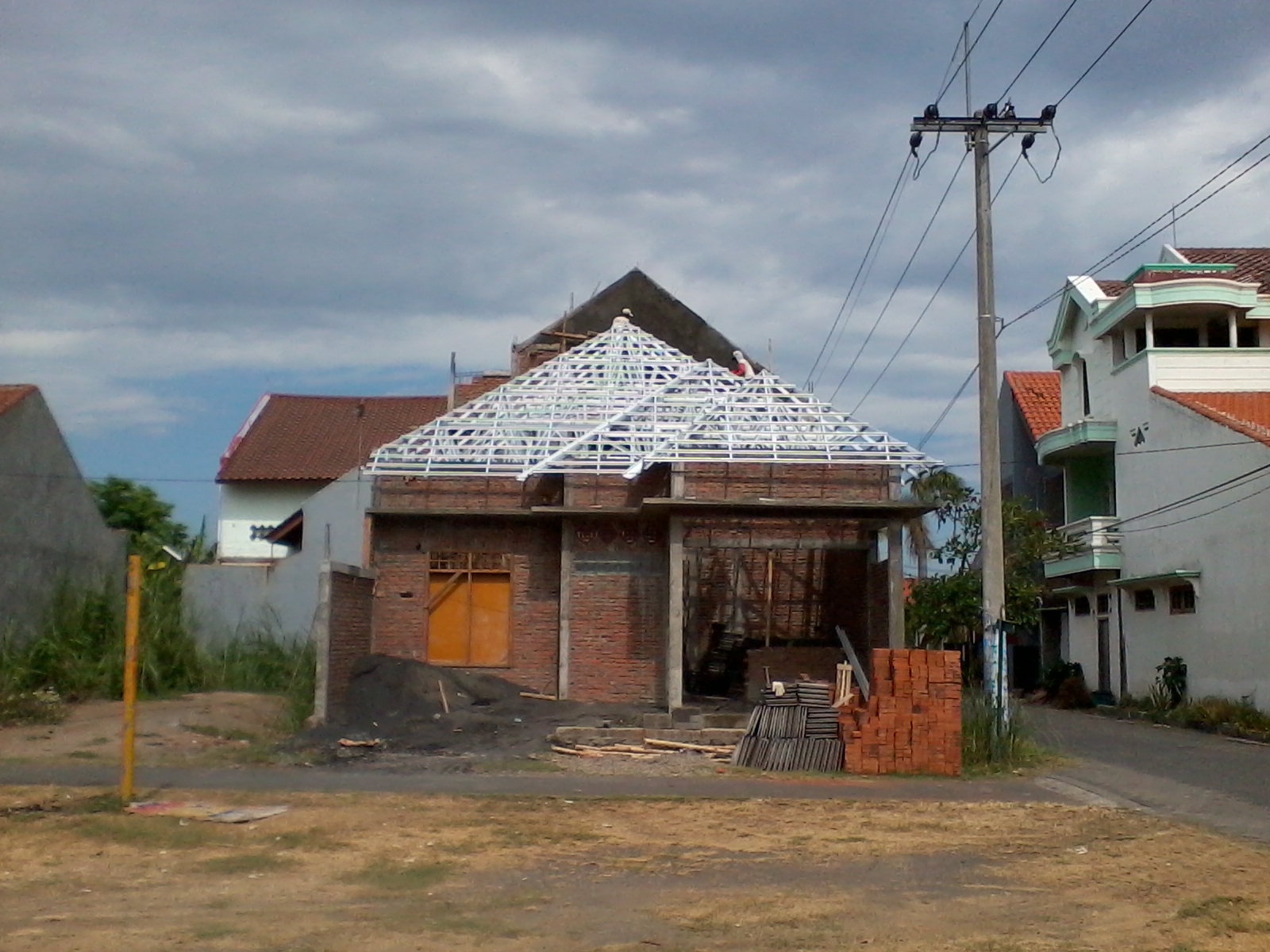 DZOCRATES gewel lt atas