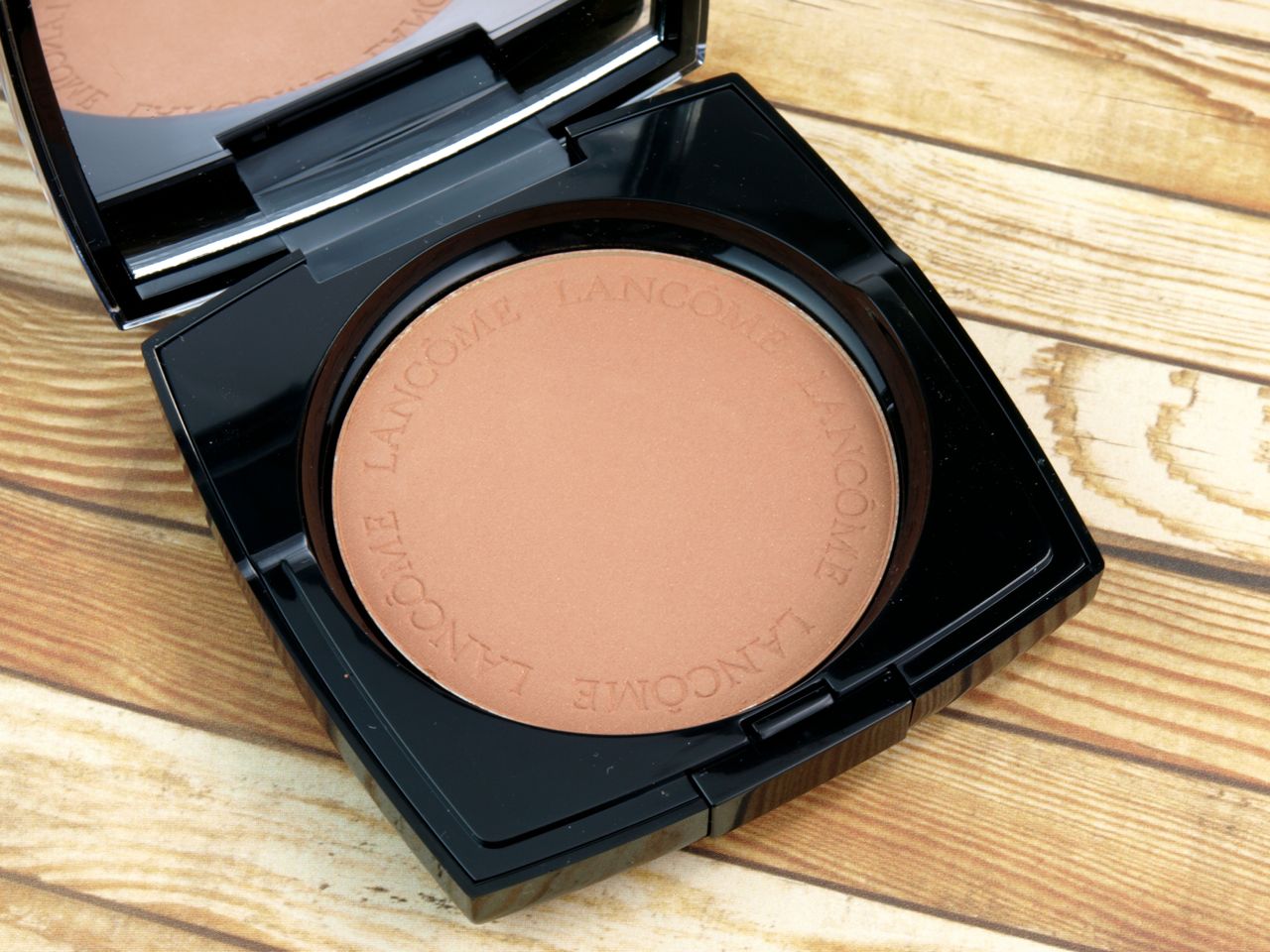 Skabelse vurdere andrageren Lancome Belle de Teint Natural Healthy Glow Sheer Blurring Powder in "06  Belle de Cannelle": Review and Swatches | The Happy Sloths: Beauty, Makeup,  and Skincare Blog with Reviews and Swatches