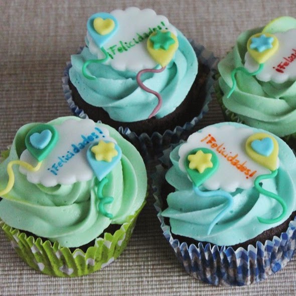 http://ideandoart.blogspot.com.es/2013/02/felices-cupcakes-que-cumplais-muchos-mas.html