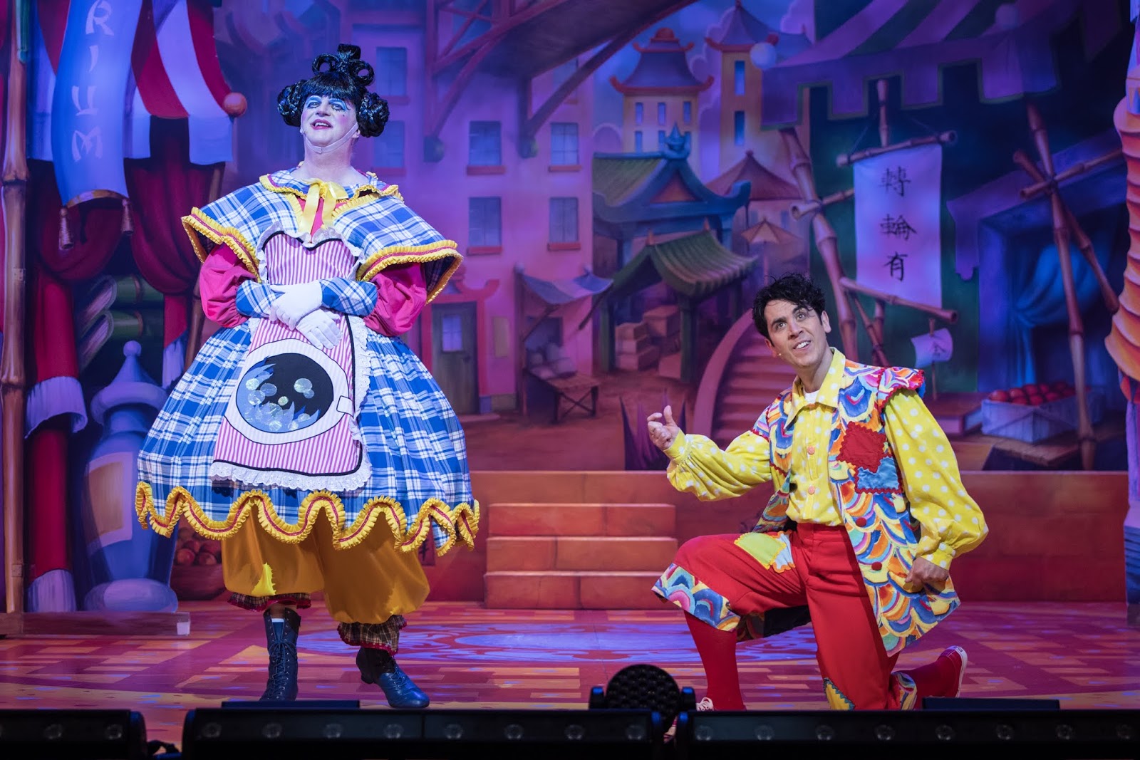 Panto Review Aladdin New Wimbledon Theatre Backstage Pass