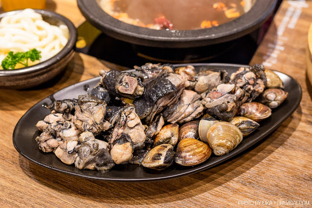 台中海線火鍋新選擇！尚石苑石頭火鍋食材新鮮還免服務費，人潮滿滿趕緊先來卡位！