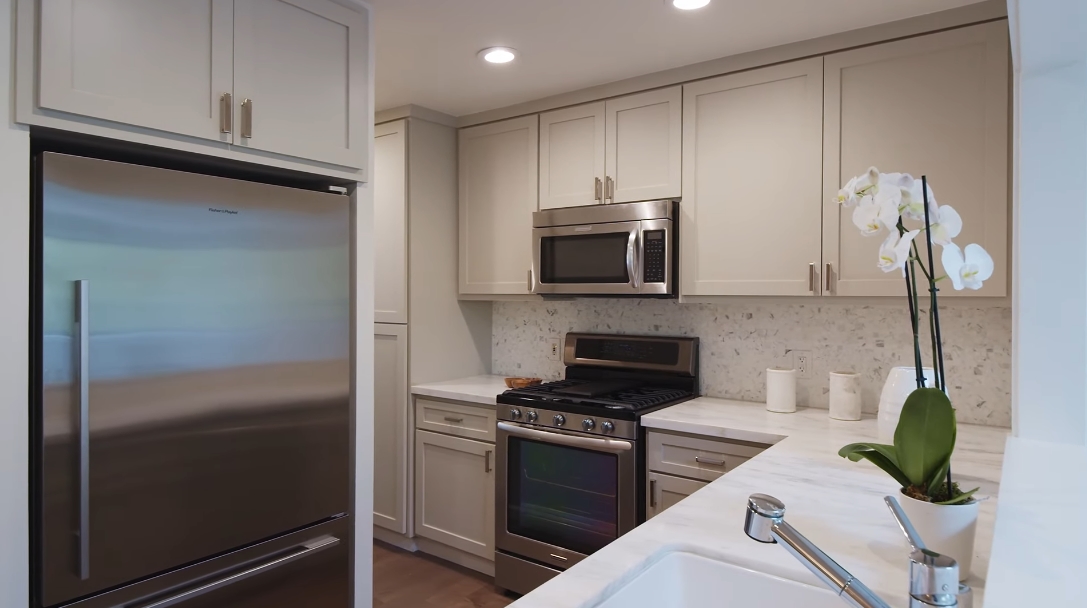 24 Interior Design Photos vs. 2158 Sand Hill Rd, Menlo Park, CA Luxury Townhome Tour