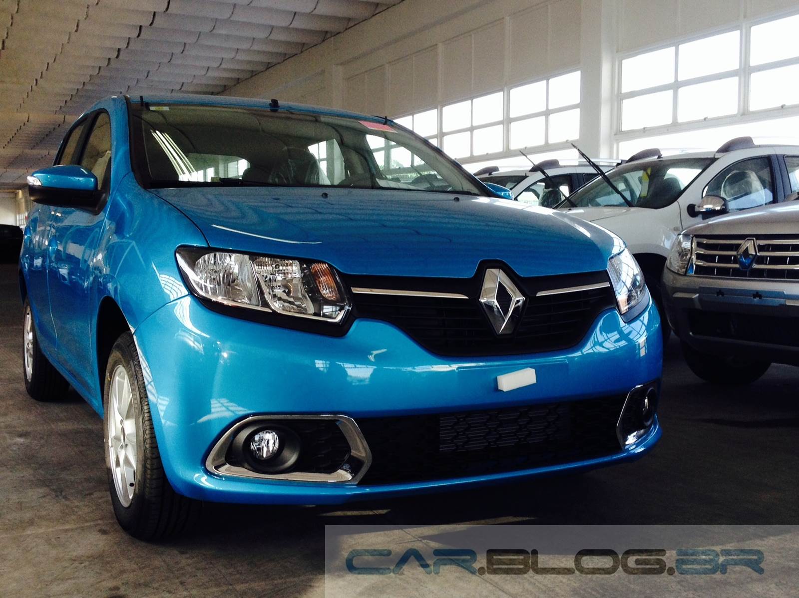Renault Sandero 2015 Dynamique 1.6 fotos e especificações