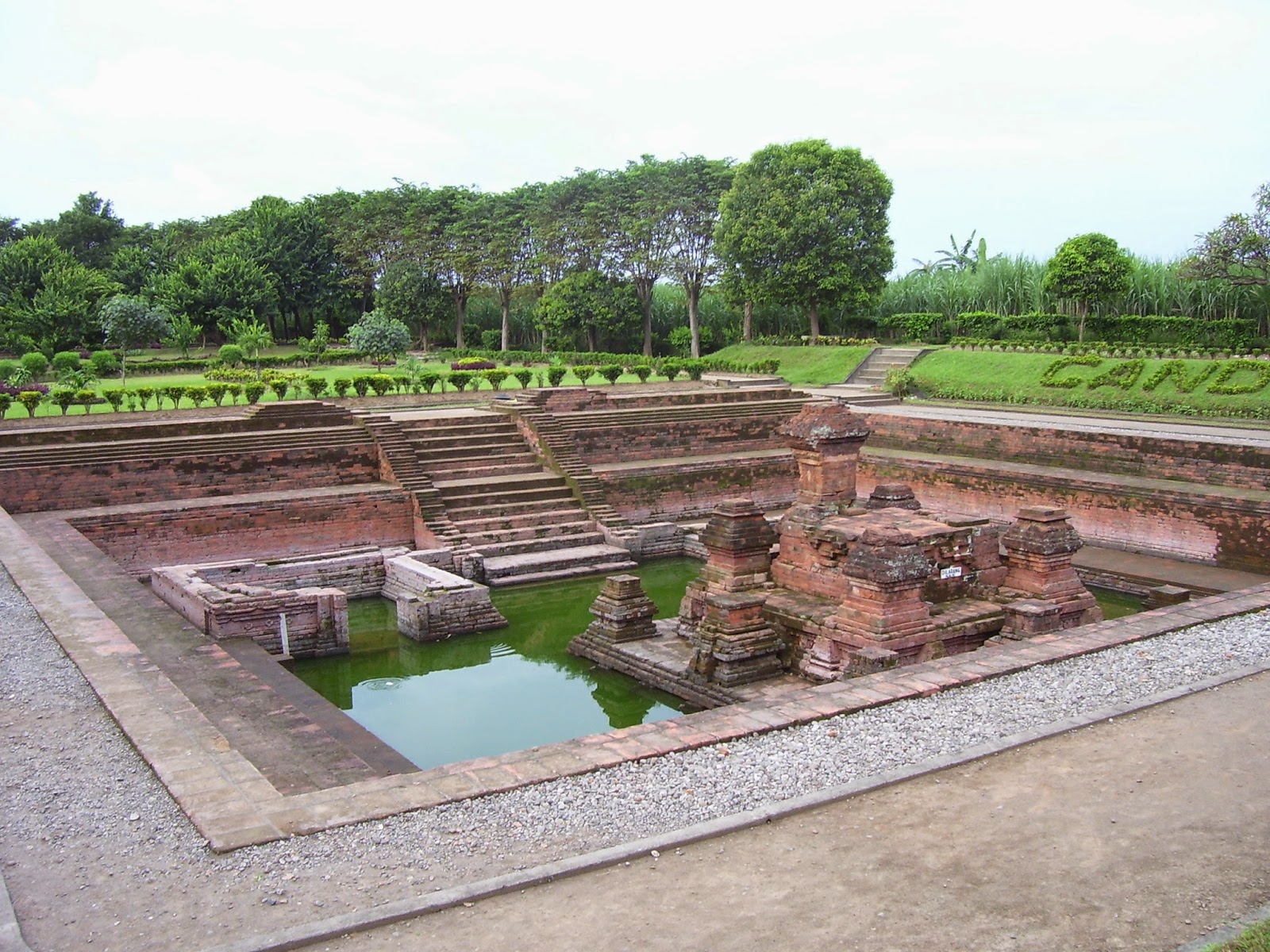 Ockym: Daftar Candi yang ada di Mojokerto (Beserta Gambar dan Penjelasan)
