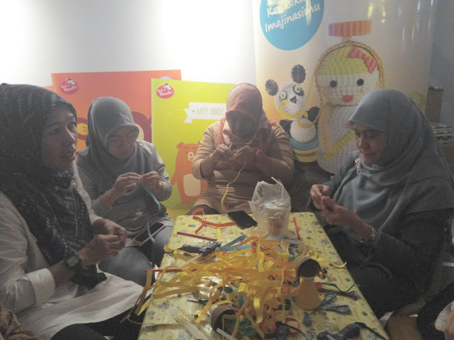 Buku Ibu-ibu berkreasi dengan Kreasi kokoru