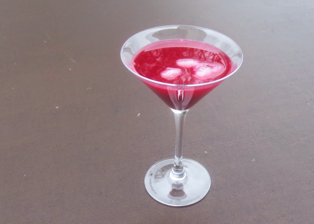 Rote-Bete-Apfel-Ingwer-Cocktail