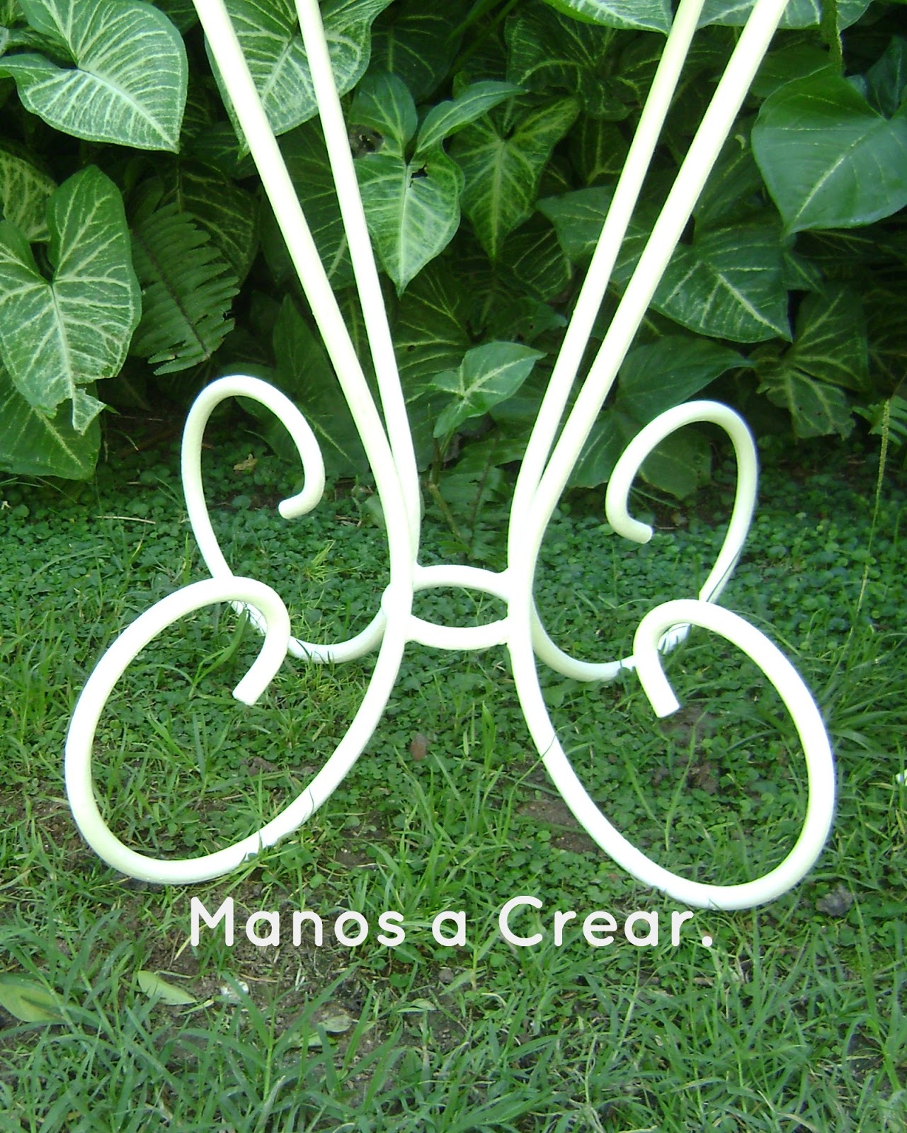 Manos a Crear. Juego de jardín en hierro, para niños.