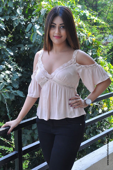 Anu Emmanuel at Oxygen movie interview