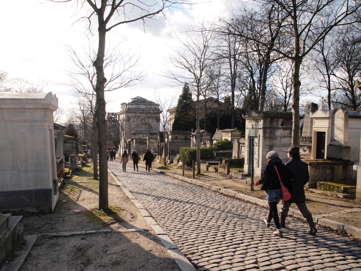 кладбище невинных. кладбище невинных. знаменитое кладбище в париже пер лашез. кладбище пер лашез в средние века. кладбище невинноубиенных младенцев в париже.