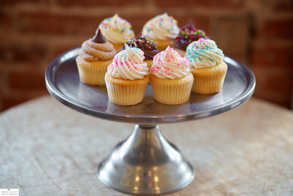 Armen Elliott Photography Sweet Girlz Bakery in Downtown Easton!