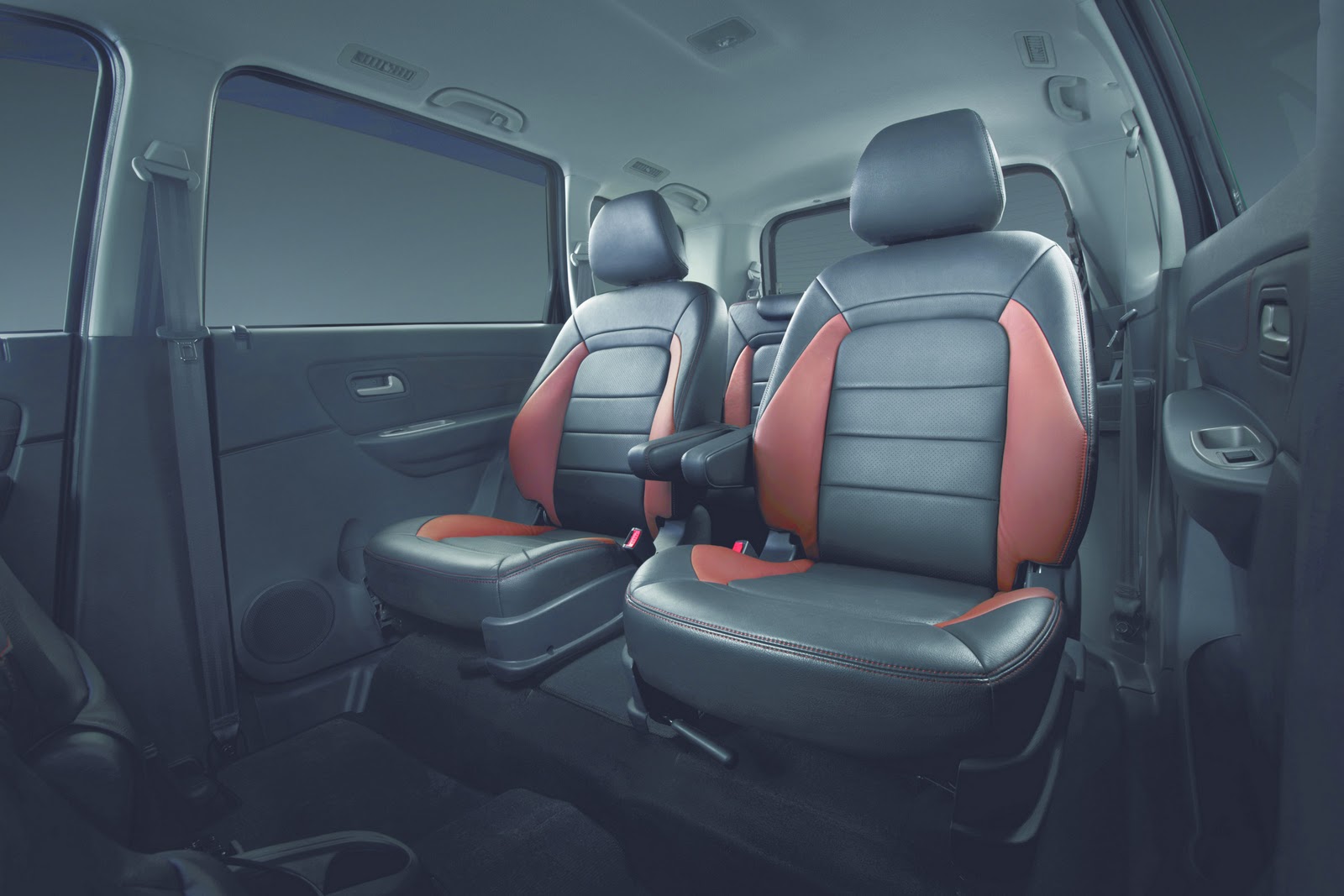 pmLuqman: Gambar studio Proton Exora Bold Dan Prime