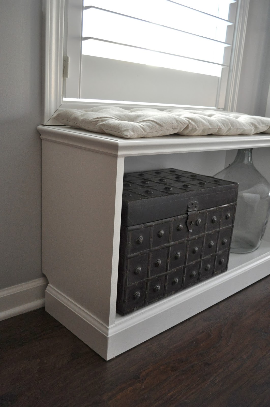 Barefoot Stamp: Movable Window Seats