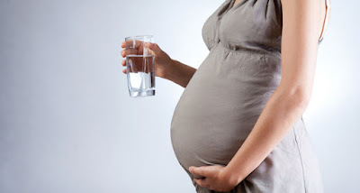 Ketahui Manfaat Air Putih Sebagai Nutrisi Ibu Hamil
