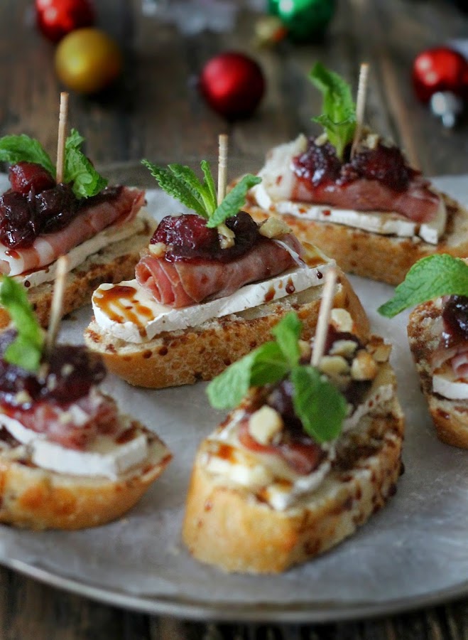 Cranberry, Brie and Prosciutto Crostini with Balsamic Glaze | 17 Christmas Party Food Ideas | Easy To Prepare Finger Foods