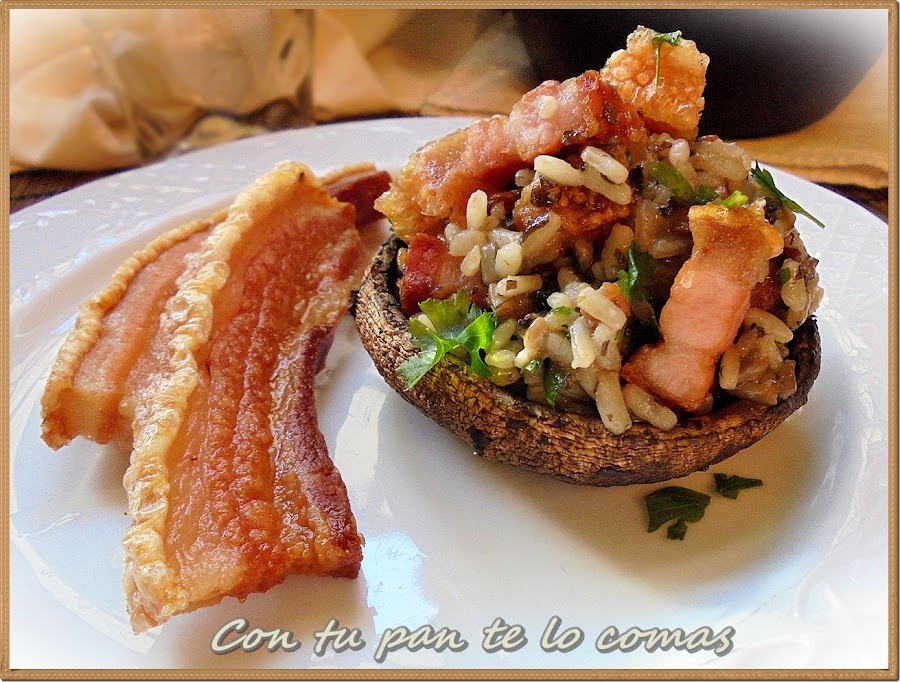 Portobellos rellenos de arroz y Torreznos de Soria