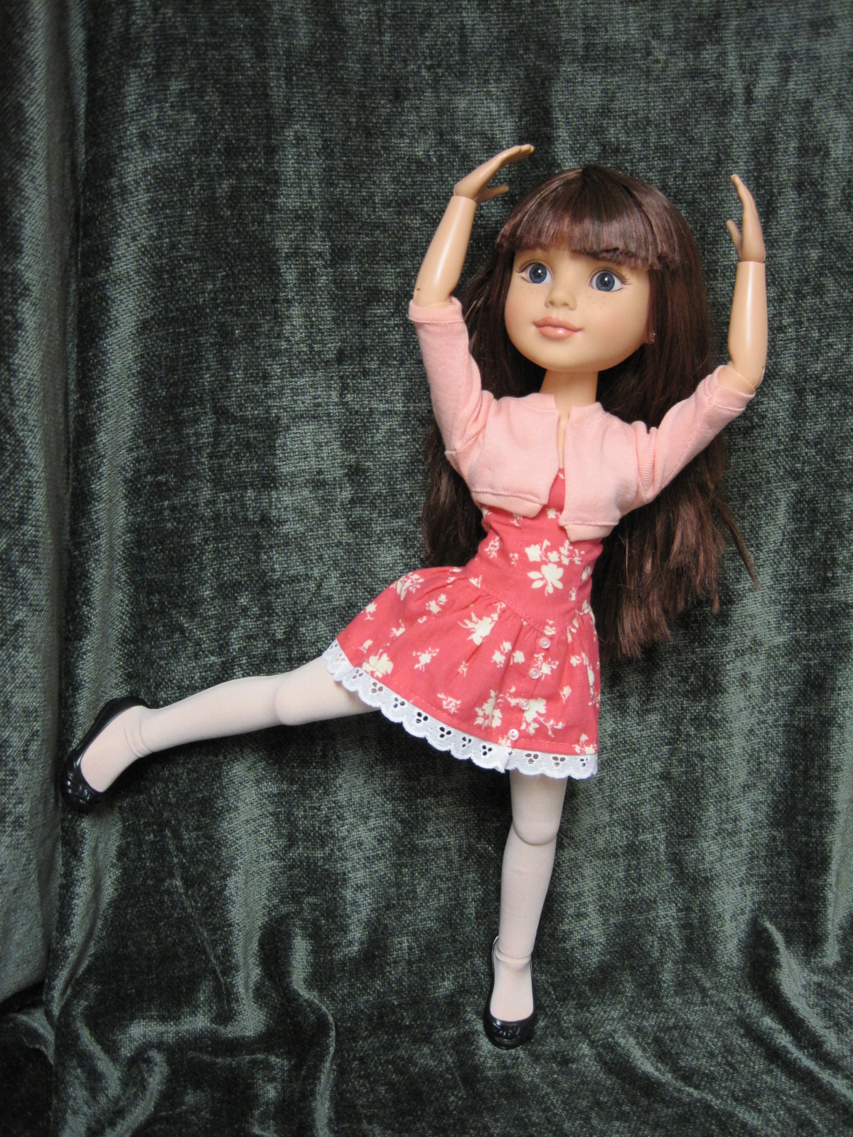 Never Grow Up: A Moms Guide to Dolls and More: BFC Ink 