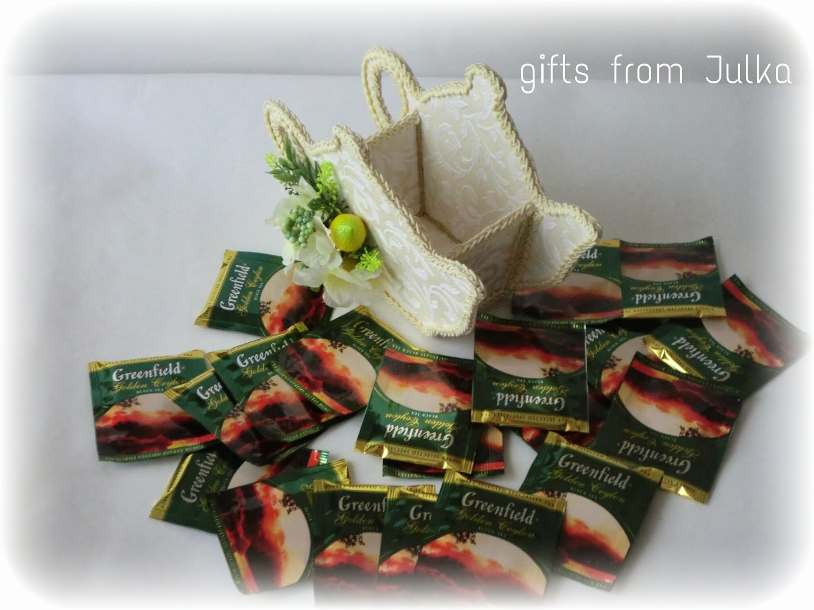 Букеты и композиции из конфет. Интерьерные композиции: Чайники и конфетницы