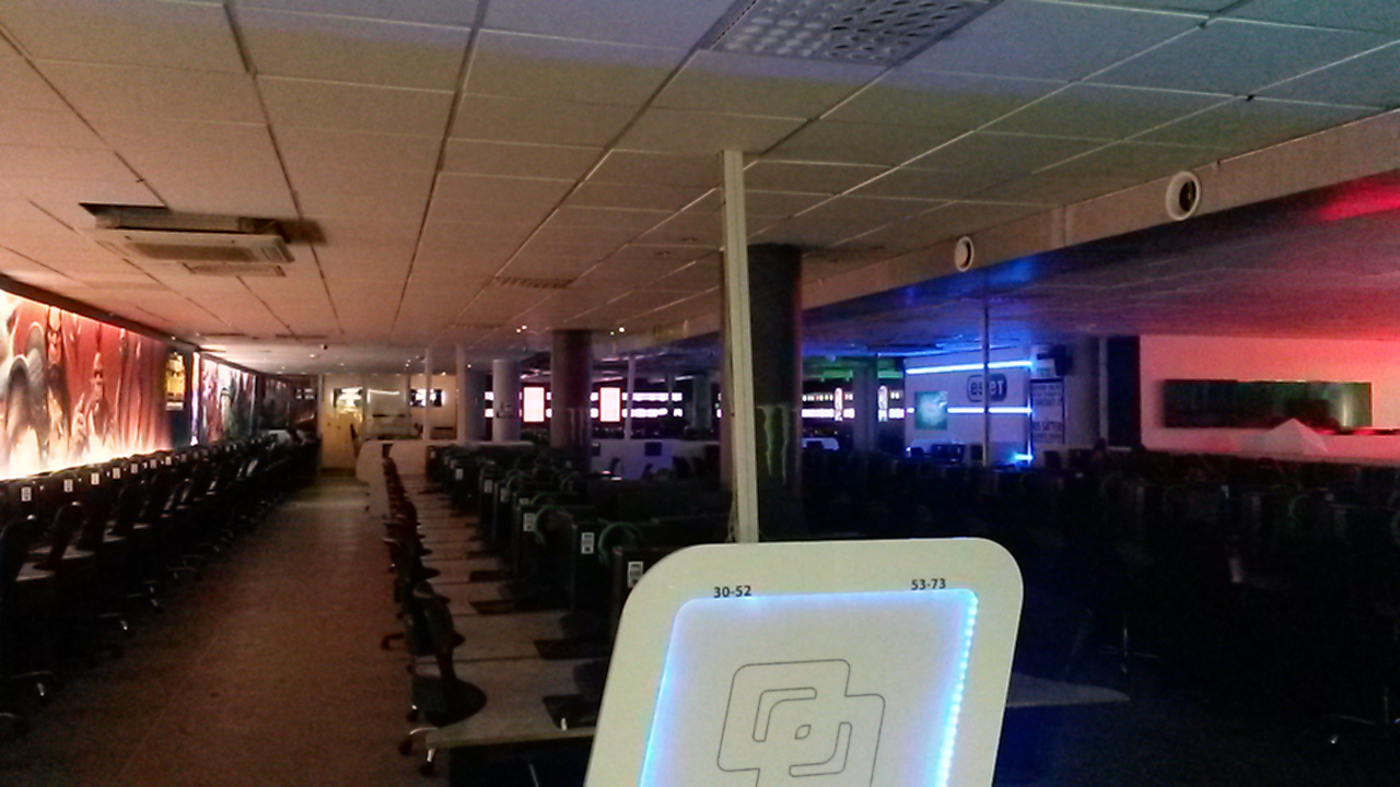 Conhe\u00e7a a Inferno Online - a maior lan house do planeta - GameBlast