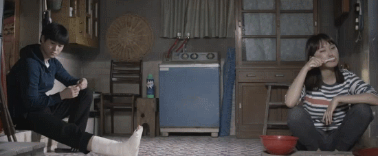 [응답하라1988] 보라 훔쳐보는 변태같은 선우.gif | 인스티즈